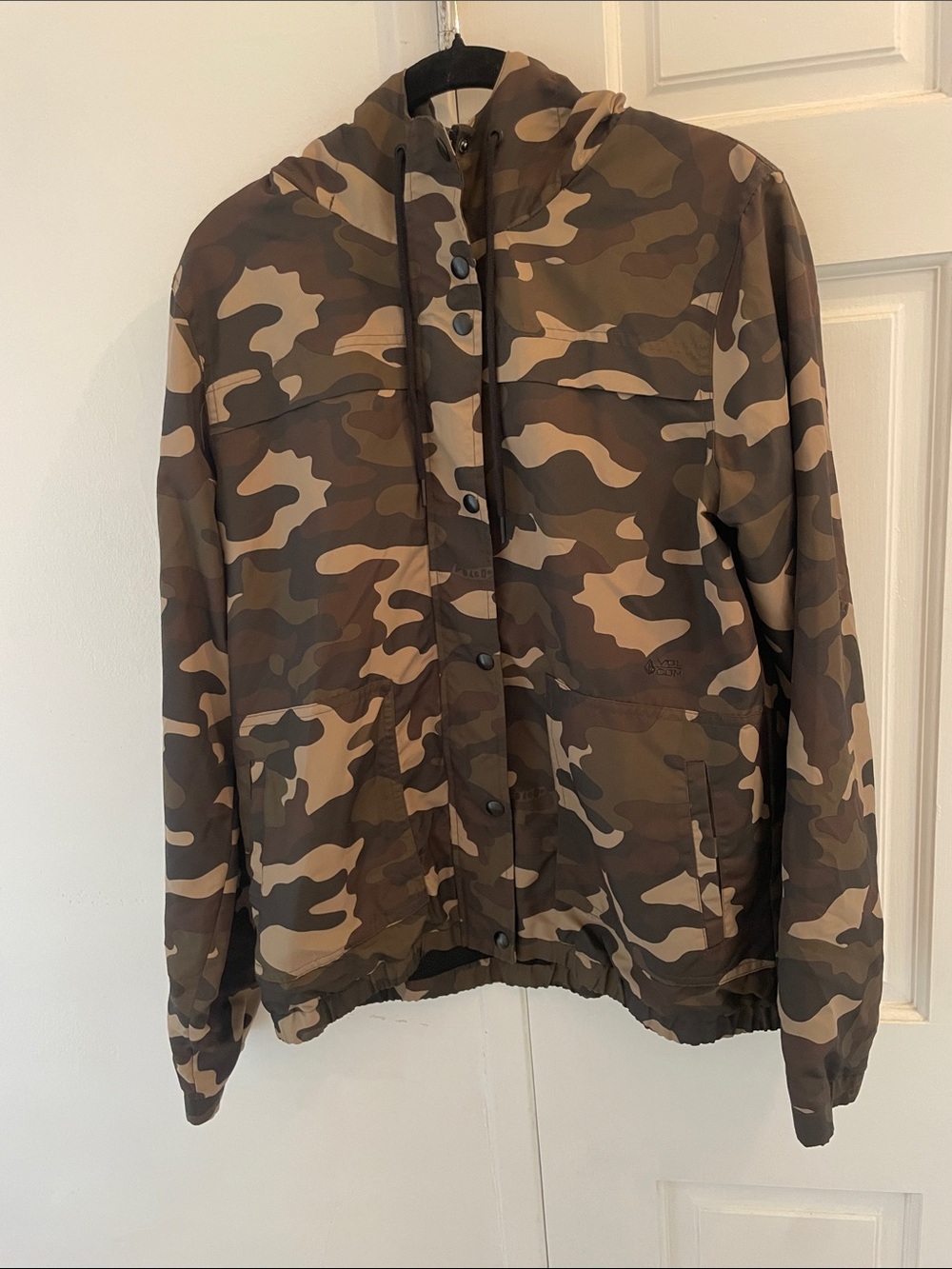 Volcom women’s Camo Hooded rain Jacket - Brown/Olive Camouflage